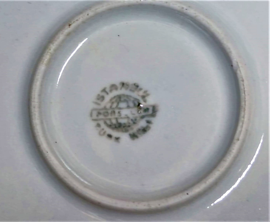 İSTANBUL PORSELEN TÜRK MALI DUVAR TABAGI KENARLAR FUŞYA RENK BORDUR  İÇERSİ ALTIN EL CEKMELER ORTADA  SU DEGİRMENİ VE OTURANLAR 