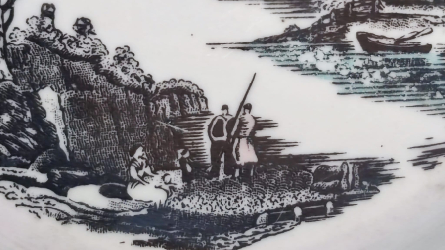 İSTANBUL PORSELEN TÜRK MALI DUVAR TABAGI KENARLAR FUŞYA RENK BORDUR  İÇERSİ ALTIN EL CEKMELER ORTADA  SU DEGİRMENİ VE OTURANLAR 