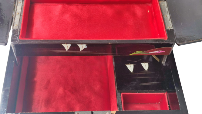 1950 LAKE KENARLAR SEDEF KAKMA ÜZERİ EL CİZİM LATERNALI MUZİKLİ KAPAKLI İÇERSİ BÖLMELİ MUCEVHER KUTUSU