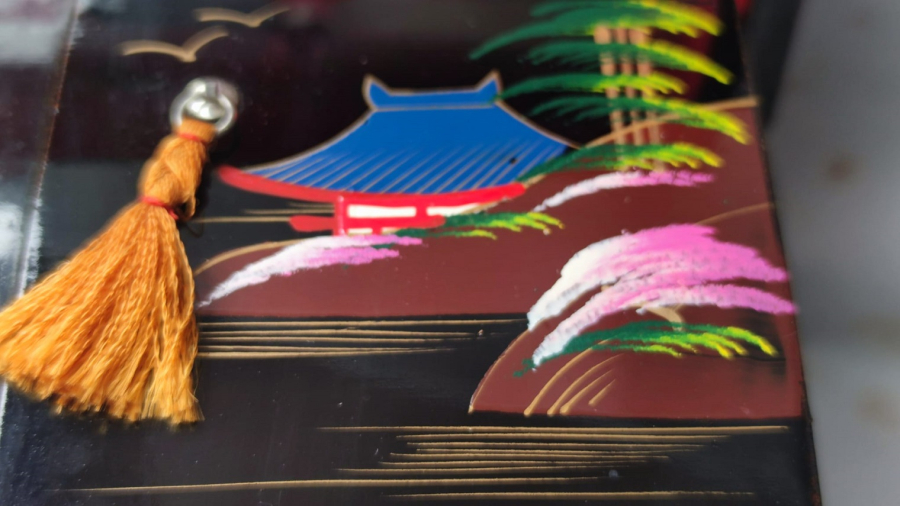 1950 LAKE KENARLAR SEDEF KAKMA ÜZERİ EL CİZİM LATERNALI MUZİKLİ KAPAKLI İÇERSİ BÖLMELİ MUCEVHER KUTUSU