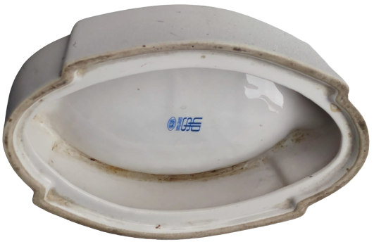 1960 BEYAZ PORSELEN SUMERBANK İCERSİ CİCEK DESENLİ KÜL TABLASI KENARLAR VE SIGARA YERLE ALTIN EL CEKME