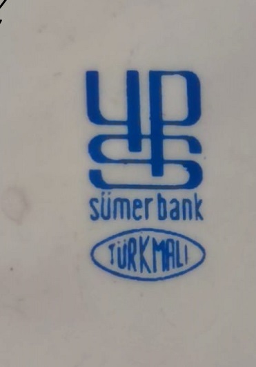 1960 BEYAZ PORSELEN SUMERBANK İCERSİ CİCEK DESENLİ KÜL TABLASI KENARLAR VE SIGARA YERLE ALTIN EL CEKME