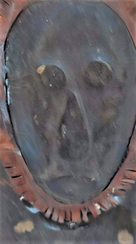 AFRİKA  YÖRESEL AHŞAP VE DERİ SÜSLEMELİ KALKAN VE MIZRAK EL YAPIM 