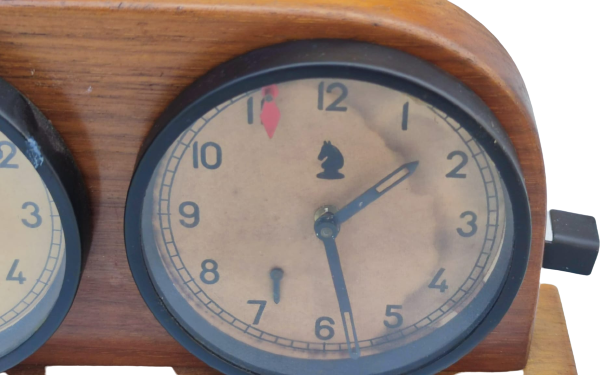 1960 SSCB SATRANC SKOR SAATİ AHŞAP ÜZERİNDE KURMALI CİFT MEKANIK SAAT OYUNCUNUN HER BİRİ İÇİN BİR SAAT 