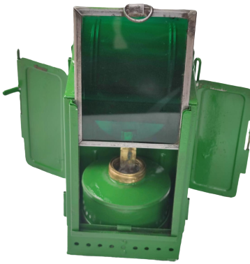 1. DUNYA SAVAŞI ALMAN ÜRETİMİ ASKERİ TREN TAŞINABİLİNİR FENER VEYA  TAKILABİLİNİR İŞARET YOL LAMBASI ÖN CAM YEŞİL İCERSİNDE GAZ YAGI İLE CALIŞAN FİTİLLİ LAMBA 