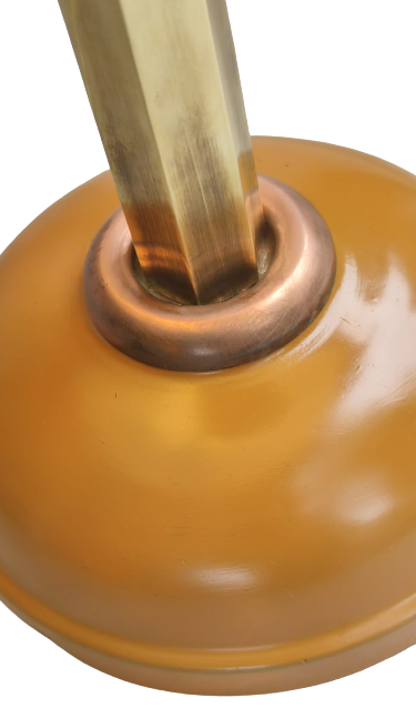 1920 METAL MANTAR HAREKETLİ OYNAR ŞAPKALI AYAKLI PİRİNC VE BAKIR PARCALARLA YAPILMIŞ SÜTÜNLÜ CALIŞMA MASA LAMBASI KİRLİ SARI RENKDE