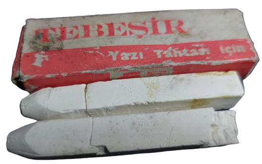 1960 KARA TAHTAYA YAZI YAZILMASI İÇİN OKULLARDA KULLANILAN  TEBEŞİR YAZI TAHTASI İÇİN KARTON KUTUSUNDA