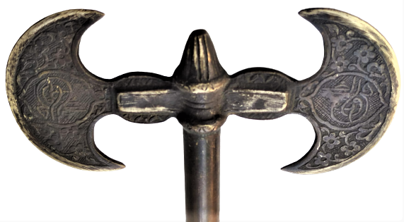 1970 TEBER ANTEP USTA YAPIMI ÜZERİ OSMANLICA YAZILI VE TUGRALI PİRİNC CİF TARAFLI BALTA  AHŞAP SAPLI  PİRİNC TEBER