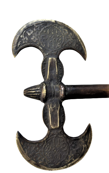 1970 TEBER ANTEP USTA YAPIMI ÜZERİ OSMANLICA YAZILI VE TUGRALI PİRİNC CİF TARAFLI BALTA  AHŞAP SAPLI  PİRİNC TEBER