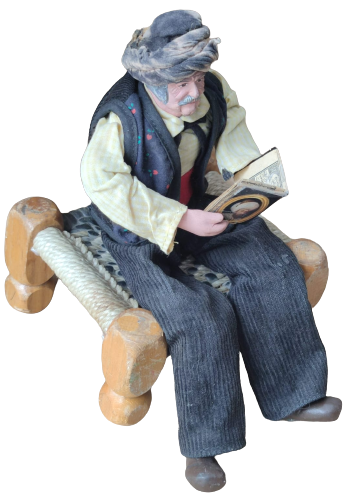 OSMANLI AHSAP ÖRME  SEDİRDE OTURUP ELİNDE KURAN TUTARAK OKUYAN DERVİŞ TAMAMI EL YAPIM SANATCI YAPIMI