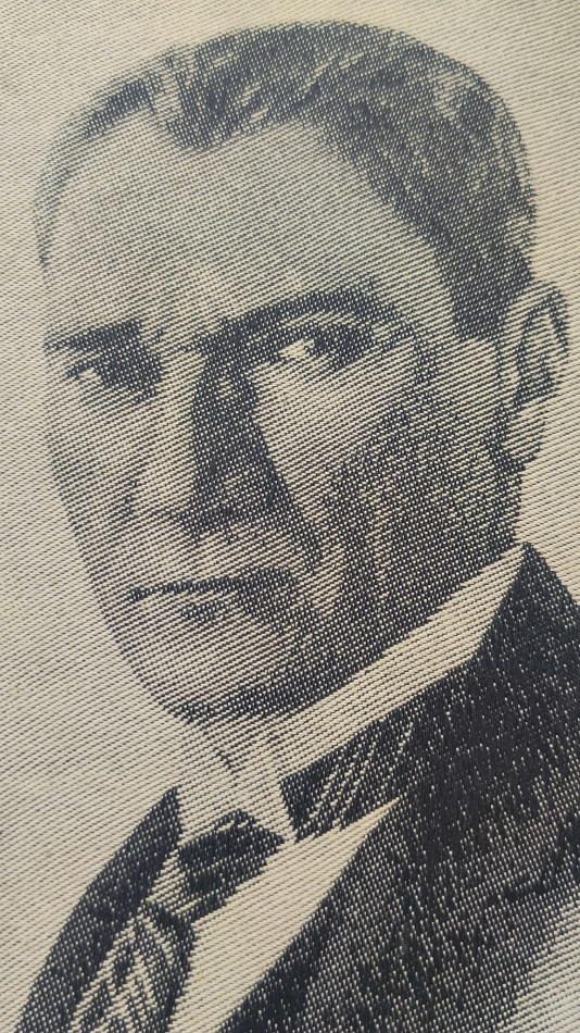 SÜMERBANK DOKUMA MUSTAFA KEMAL ATATÜRK FABRİKADA CALIŞAN USTA KİŞİ KENDİNE ÖZELOLARAK  DOKUMUSTUR BOYAMA DEGİDİR HER ŞEYİ İLE ÖZENLİ YAPILMIŞ