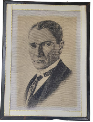 SÜMERBANK DOKUMA MUSTAFA KEMAL ATATÜRK FABRİKADA CALIŞAN USTA KİŞİ KENDİNE ÖZELOLARAK  DOKUMUSTUR BOYAMA DEGİDİR HER ŞEYİ İLE ÖZENLİ YAPILMIŞ