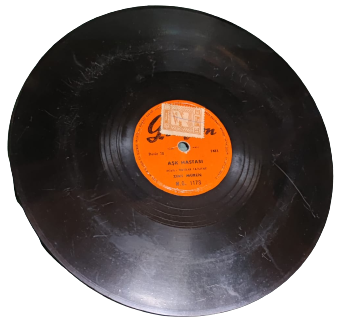 ZEKİ MÜREN 78 DEVİR TAŞ PLAK BİR TARAF AKLIMDA SEN FİKRİMDE SEN  -  DİGER TARAF AŞK HASTASI  SARKISI GRAFSON PLAK ŞİRKETİ