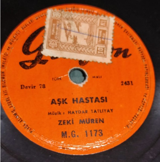ZEKİ MÜREN 78 DEVİR TAŞ PLAK BİR TARAF AKLIMDA SEN FİKRİMDE SEN  -  DİGER TARAF AŞK HASTASI  SARKISI GRAFSON PLAK ŞİRKETİ