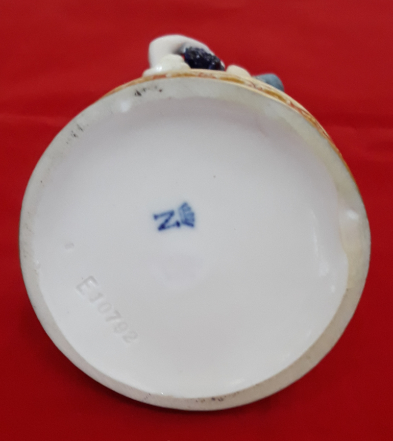 ALMAN DRESTEN DAMGALI PORSELEN BİBLO BOY 20 CM