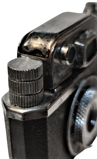 KKW PP 13449 MİNİ TRİPOT AYAKLI OBJEKTİFLİ FOTOĞRAF MAKİNESİ ŞEKLİNDE MEKANİK TAŞLI GAZLI CAKMAK LİGHTER JAPAN 1948