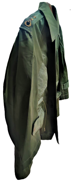 1960 YARBAY RUTBELİ  ASKER PARKASI HAKİ RENKDE CEPLER ACIK SİLAHI KOLAY TUTMASI İÇİN RÜTBELER KOMPLE METALDİR 