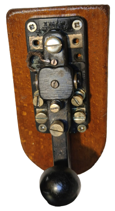 1800 KEY MORS BİRİNCİ DUNYA ŞAVAŞINDA KULLANILAN  AHŞAP KAİDE ÜZERİNDE MEKANİK TELGRAF TELSİZ HABERLEŞME MORS MANİPLE İŞARET GÖNDERME ALETİ