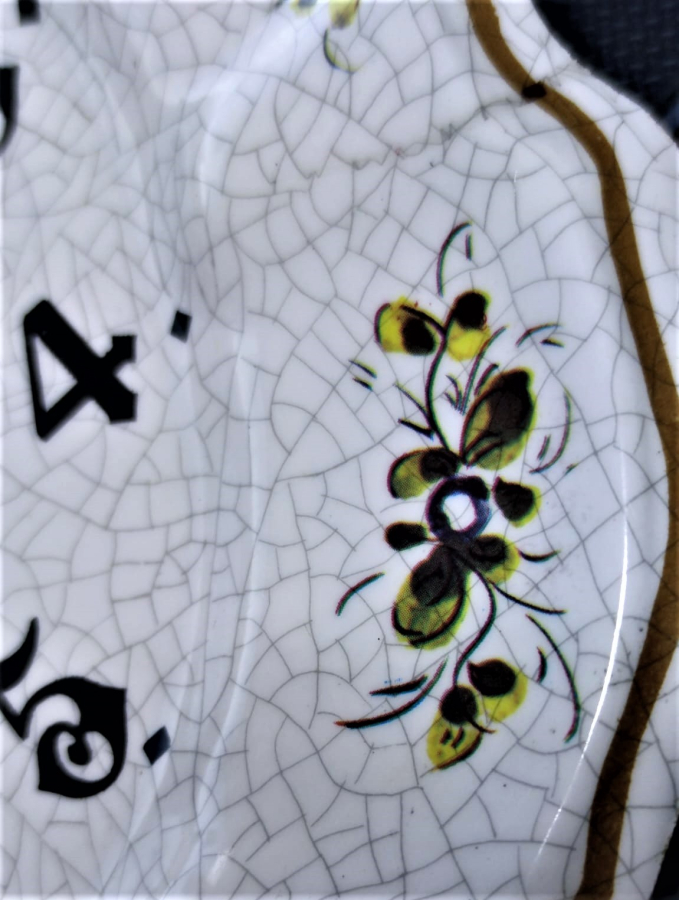 ALMAN MALI MELAMİN QUARTZ PİLLİ GÖBEK VE KENARLAR EL CİZİM CİCEK DESENLİ MUTFAK SAATİ 1960 LI YLLAR