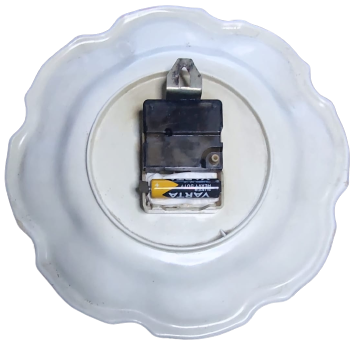 ALMAN MALI MELAMİN QUARTZ PİLLİ GÖBEK VE KENARLAR EL CİZİM CİCEK DESENLİ MUTFAK SAATİ 1960 LI YLLAR