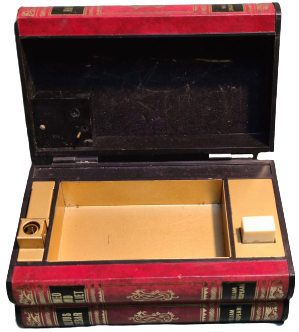 HAMLET KİTAP ŞEKLİNDE SIGARA İKRAM KUTUSU ÜC ADET KİTAPDAN OLUŞMUŞ GİBİ CAKMAK SIGARALIK VE LATARNADAN OLUŞAN 