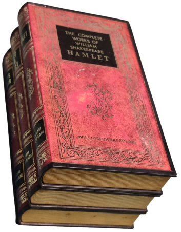 HAMLET KİTAP ŞEKLİNDE SIGARA İKRAM KUTUSU ÜC ADET KİTAPDAN OLUŞMUŞ GİBİ CAKMAK SIGARALIK VE LATARNADAN OLUŞAN 