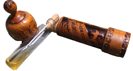 OSMANLIYA RUSYANIN CARLIK ZAMANINDA YAPILMIŞ ÜZERİ İŞLEMELİ EL BOYAMA KAPAKLI AHŞAP İÇERSİNDE KAPAKLI CAM ŞİŞESİ KUTUSUNDA GÜL YAGI PARFUM ŞİŞESİ