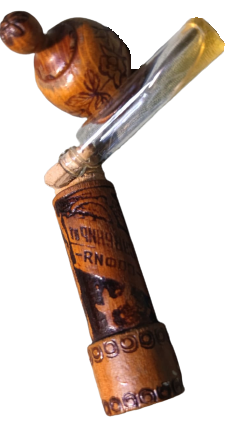 OSMANLIYA RUSYANIN CARLIK ZAMANINDA YAPILMIŞ ÜZERİ İŞLEMELİ EL BOYAMA KAPAKLI AHŞAP İÇERSİNDE KAPAKLI CAM ŞİŞESİ KUTUSUNDA GÜL YAGI PARFUM ŞİŞESİ