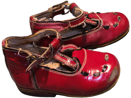 1960 KIRMIZI SİYAH ÜZERİ RUGAN DERİ TABANI KÖSELE  CİFT RENK DERİ DİKİŞLİ PARCALI TOKALI KIZ  COCUK İLK ADIM AYAKKABISI