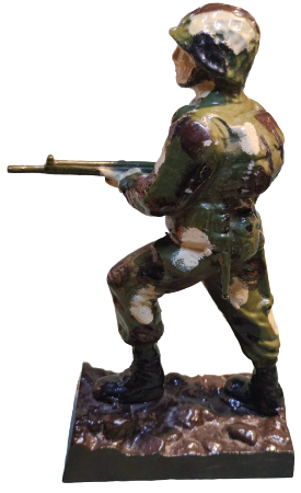 ALÜMİNYUM DÖKÜM TAM TEŞEKKÜLÜ TECHİZATLI KARA KOMANDO ASKER HEYKELİ BİR KAYA ÜZERİNDE  EL BOYAMA BUYUK BOYDA 