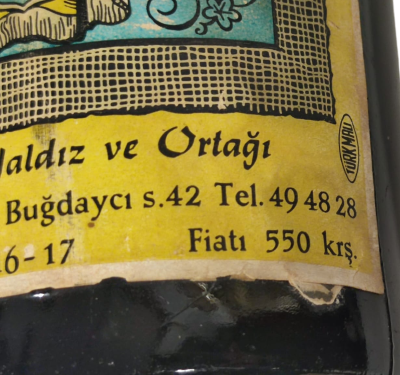 1949 MAHZEN VERMUTU HUSEYİN YALDIZ VE ORTAGI KAHVERENGİ KABARTMA HİLAL ŞİŞESİNDE AGZI ACILMAMIŞ İÇERSİ DOLU YERLİ VERMUT