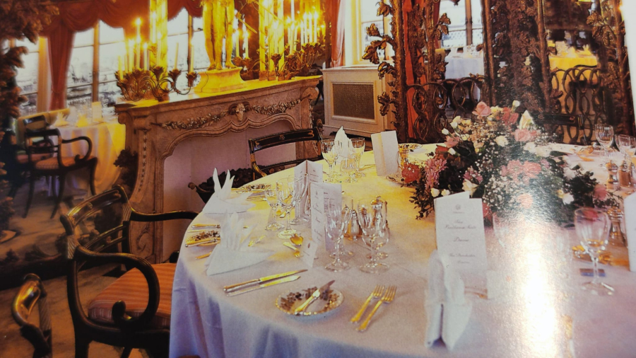 INSIDE LONDON-DISCOVERIN LONDONS PERIOD INTERIORS RENKLİ KUŞE BASKI