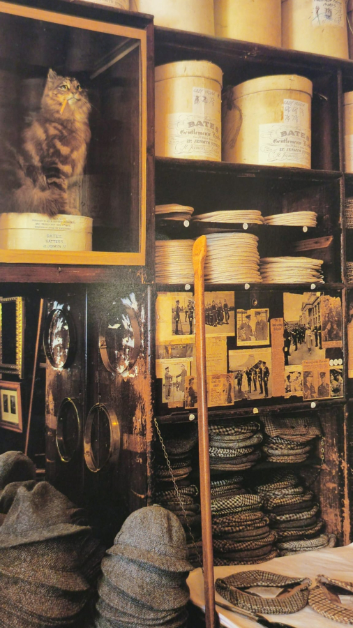 INSIDE LONDON-DISCOVERIN LONDONS PERIOD INTERIORS RENKLİ KUŞE BASKI