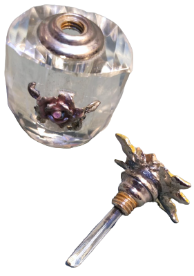 OSMANLI PAZARINA YAPILMIŞ GÜMÜŞ GÜL  KAPAKLI ŞİŞE ONUNDE TAŞLI GÜL FASATALI ŞEFFAF CAM KESİM ŞİŞE  FRANSIZ PARFUM ŞİŞESİ 