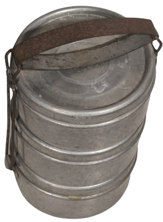 1960 ÜC GÖZ KAPAKLI SEFERTASI  EVDEN İŞE GİDERKEN İÇERSİNE EVDE PİŞEN YEMEKLERDEN  KOYULARAK GÖTÜRÜLÜR