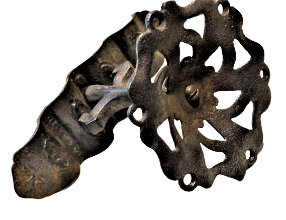 FRANSA OSMANLI PAZARINA YAPMIŞ OLDUGU ÜZERİ KABARTMA İŞLEMELİ  DÖKÜM MASA ÜZERİ DÖRT KALEM KOYMA STANDI