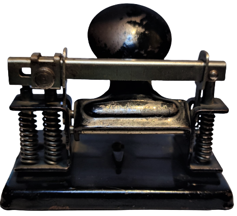 1930 FRANSIZ TÜRKİYE İCİN YAPILMIŞ CUMHURİYET BAŞI DELGEC SİYAH METAL CİFT ÖLCÜDE DELME AYARLI TÜRKİYE CUMHURİYETİ AY YILDIZ  İŞARETLİ