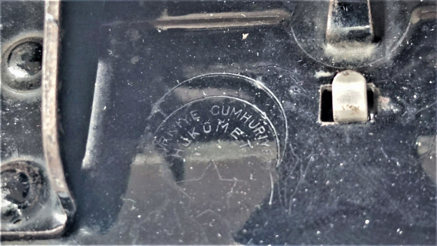 1930 FRANSIZ TÜRKİYE İCİN YAPILMIŞ CUMHURİYET BAŞI DELGEC SİYAH METAL CİFT ÖLCÜDE DELME AYARLI TÜRKİYE CUMHURİYETİ AY YILDIZ  İŞARETLİ