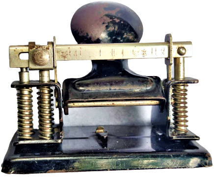 1930 FRANSIZ TÜRKİYE İCİN YAPILMIŞ CUMHURİYET BAŞI DELGEC SİYAH METAL CİFT ÖLCÜDE DELME AYARLI TÜRKİYE CUMHURİYETİ AY YILDIZ  İŞARETLİ