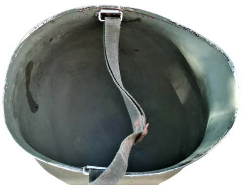 İKİNCİ DUNYA SAVAŞI CELİK ASKERİ MİGFER HAİKİ YEŞİLİ ASKERİ RENK  BOYUN BAGLAMA KAYIŞI YAŞANMIŞLIGI OLAN BİR ÜRÜNDÜR