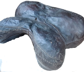 CERKEZ HAKIKI YARMA DERİ ATA EYER MİNDERİ KOMPLE EL DİKİŞİ KOYU KAHVERENGİ TONLARDA