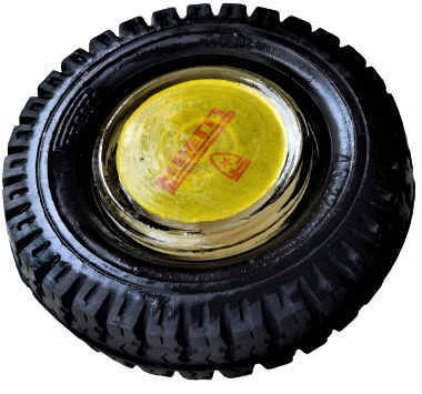 PIRELLI AS 22 KAMYONET  LASTİK FORMUNDA ORTASI CAM PIRELLİ LEGOLU SARI KIRMIZI RENKDE KÜLLÜK KÜL TABLASI