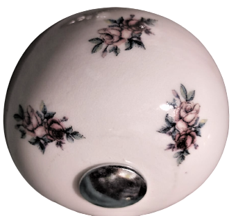 OSMANLI BEYAZ PORSELEN ÜZERİ CİCEKLİ KURE ŞEKLİNDE KAPI KOLU TOKMAK 2 ADET KARŞILIKLİ