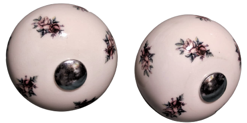 OSMANLI BEYAZ PORSELEN ÜZERİ CİCEKLİ KURE ŞEKLİNDE KAPI KOLU TOKMAK 2 ADET KARŞILIKLİ