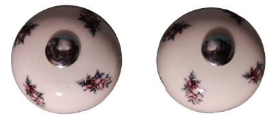 OSMANLI BEYAZ PORSELEN ÜZERİ CİCEKLİ KURE ŞEKLİNDE KAPI KOLU TOKMAK 2 ADET KARŞILIKLİ