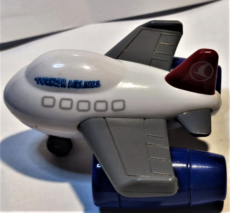 THY LEGOLU PLASTİK DÜRBUN UCAK OYUNCAK UÇAK TURKISH AIRLINES  ALTTA BULUNAN CİFT MOTOR KISMI DÜRBUN