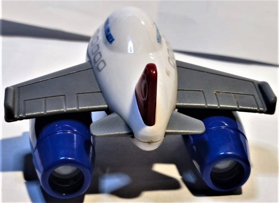 THY LEGOLU PLASTİK DÜRBUN UCAK OYUNCAK UÇAK TURKISH AIRLINES  ALTTA BULUNAN CİFT MOTOR KISMI DÜRBUN