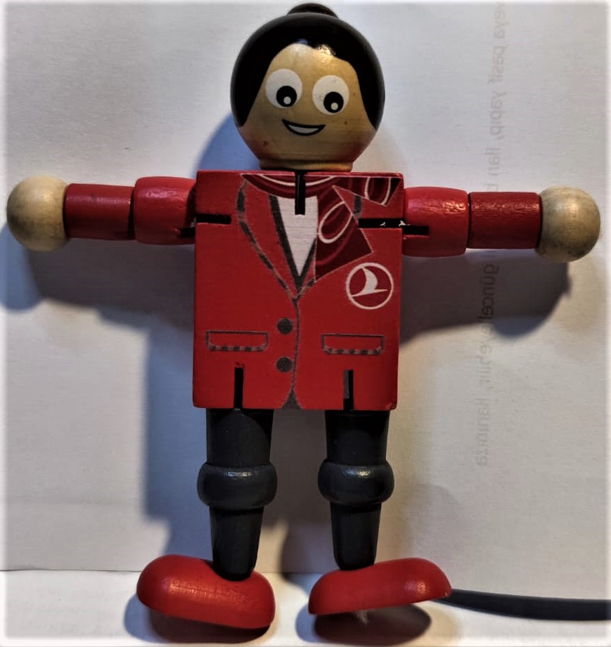 THY TÜRK HAVA YOLLARI LOGOLU PARÇALARA BÖLÜNEN HAREKETLİ AHŞAP EL BOYAMA  TURKISH AIRLINES OYUNCAK KABİN AMİRİ HOSTES