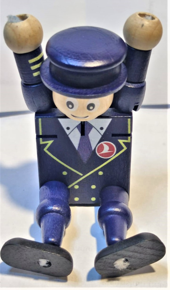THY TÜRK HAVA YOLLARI LOGOLU PARÇALARA BÖLÜNEN HAREKETLİ AHŞAP EL BOYAMA TURKISH AIRLINES OYUNCAK KAPTAN PİLOT