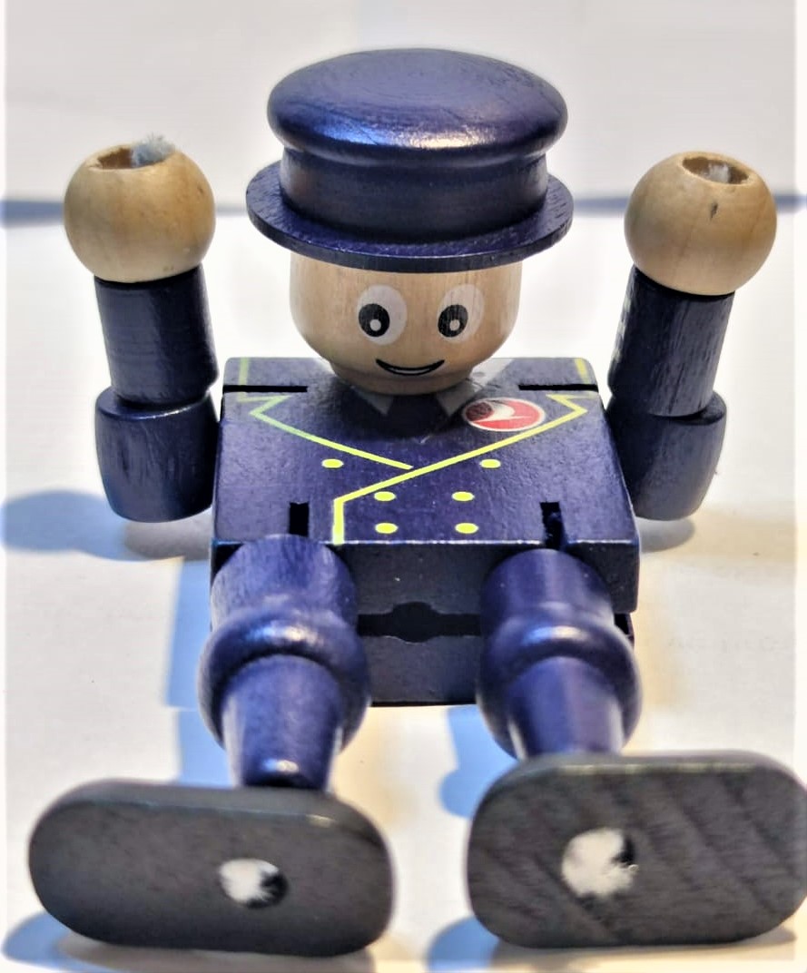 THY TÜRK HAVA YOLLARI LOGOLU PARÇALARA BÖLÜNEN HAREKETLİ AHŞAP EL BOYAMA TURKISH AIRLINES OYUNCAK KAPTAN PİLOT